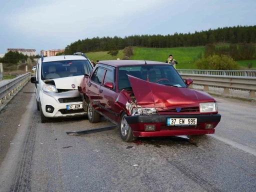 Kastamonu&rsquo;da iki ayrı trafik kazasında 6 kişi yaralandı
