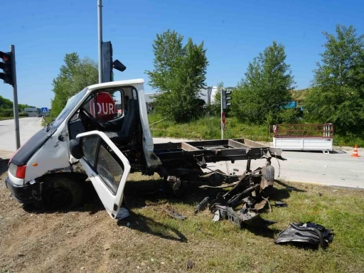 Kastamonu’da kamyonet ile otomobil çarpıştı: 3 yaralı
