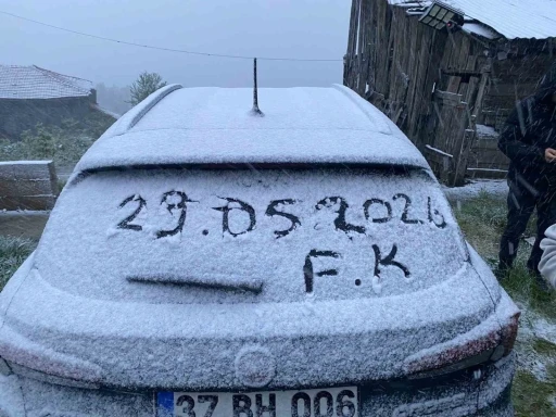 Kastamonu&rsquo;da mayıs ayının sonunda kar s&uuml;rprizi
