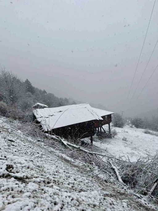 Kastamonu&rsquo;da Nisan sonunda kar s&uuml;rprizi
