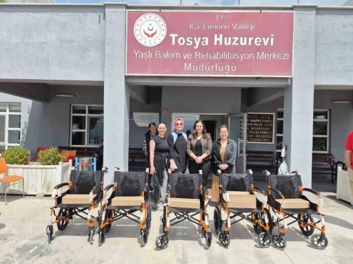 Kastamonu’da öğrenciler, ihtiyaç sahipleri için tekerlekli sandalye aldı
