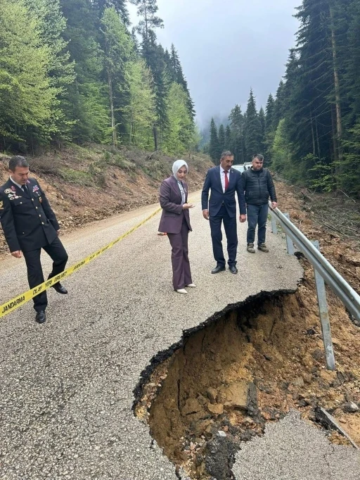 Kastamonu&rsquo;da Oluk&ouml;z&uuml; grup yolunda heyelan
