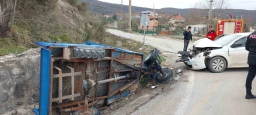 Kastamonu&rsquo;da otomobil ile "pat pat" &ccedil;arpıştı: 3 yaralı
