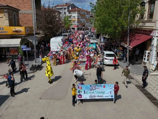 Kastamonu’da &quot;Uluslararası Çocuk Şenliği&quot; renkli görüntülere sahne oldu
