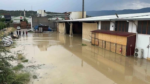 Kastamonu’da sağanak yağış nedeniyle fabrikaları su bastı
