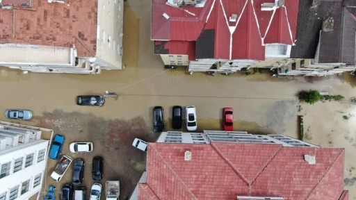 Kastamonu&rsquo;da selin izlerini silmek i&ccedil;in 838 personelle &ccedil;alışmalar aralıksız devam ediyor

