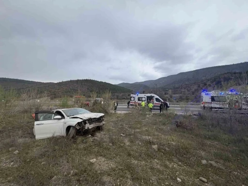 Kastamonu&rsquo;da su kanalına d&uuml;şen otomobildeki 4 kişi yaralandı
