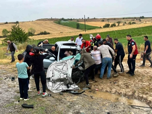 Kastamonu&rsquo;da &uuml;&ccedil; ara&ccedil; &ccedil;arpıştı: 1 &ouml;l&uuml;, 5 yaralı
