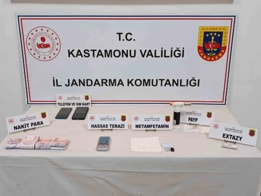 Kastamonu&rsquo;da uyuşturucu operasyonlarında 5 ş&uuml;pheli g&ouml;zaltına alındı
