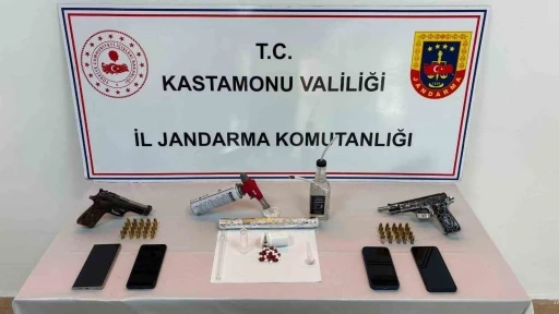 Kastamonu&rsquo;da uyuşturucu operasyonlarında yakalanan 3 ş&uuml;pheli tutuklandı
