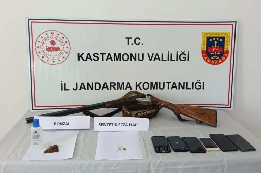 Kastamonu&rsquo;da uyuşturucu operasyonu: 11 g&ouml;zaltı
