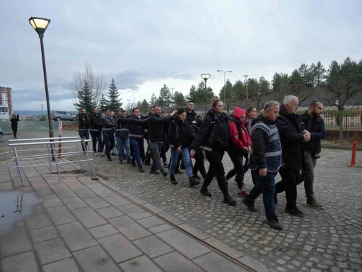 Kastamonu&rsquo;da uyuşturucu operasyonunda yakalanan 12 ş&uuml;pheli adliyeye sevk edildi
