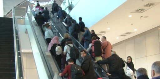 Katar&rsquo;da mahsur kalan T&uuml;rk vatandaşları T&uuml;rkiye&rsquo;ye d&ouml;nd&uuml;
