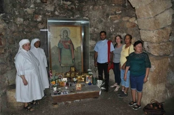 Katolikler, Azize Tekla Bayramı’nda Mersin’de ayin düzenledi
