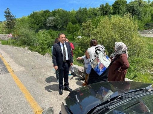 Kavşakta iki otomobil &ccedil;arpıştı: 4 Yaralı
