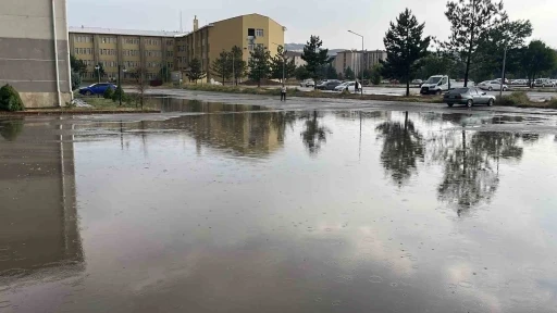 Kavurucu sıcaklar yerini sağanak ve taşkınlara bıraktı
