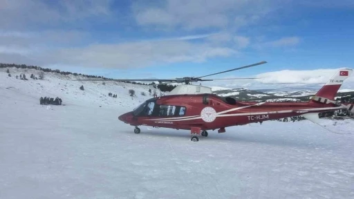 Kayakta d&uuml;şerek ayağını kıran gen&ccedil; hava ambulansıyla hastaneye kaldırıldı
