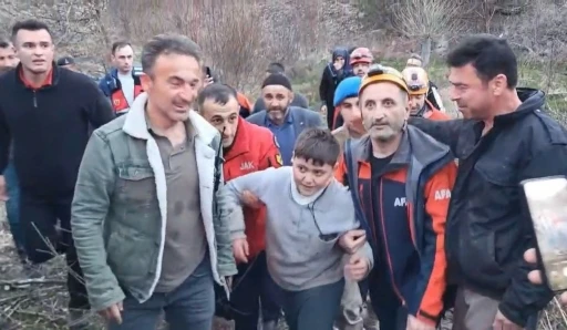 Kaybolan 9 yaşındaki çocuk 12 saatlik çalışmanın ardından ormanda bulundu

