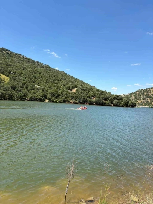 Kayıp olarak aranan kadının cesedi g&ouml;lette bulundu
