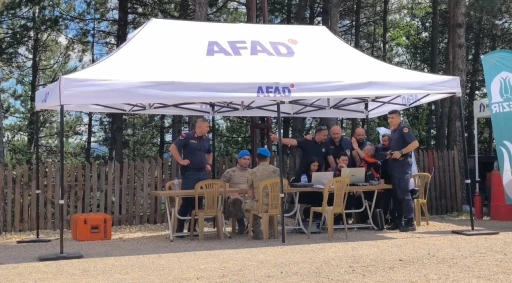 Kayıp &uuml;niversite &ouml;ğrencisi i&ccedil;in kanyon ve mağaralar didik didik taranıyor
