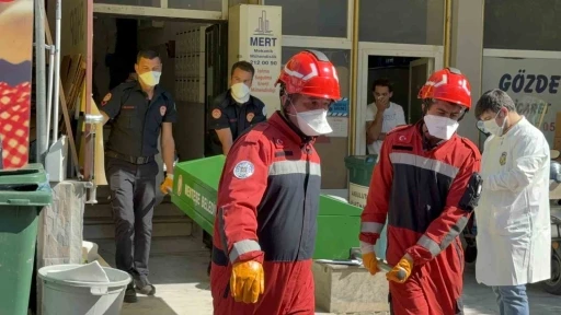 KAYIP YAŞLI ADAM ASANS&Ouml;R BOŞLUĞUNDA &Ouml;L&Uuml; BULUNDU