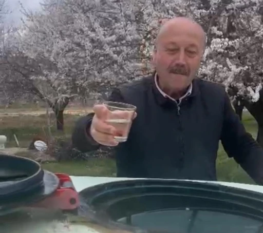 Kayısı bah&ccedil;elerinde "zemzemli" ila&ccedil;lama
