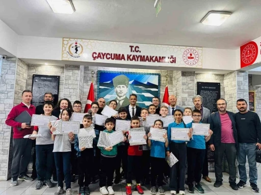 Kaymakam Adem Kaya, Oyuncu Beyinler Turnuvası’nda dereceye giren öğrencileri ağırladı
