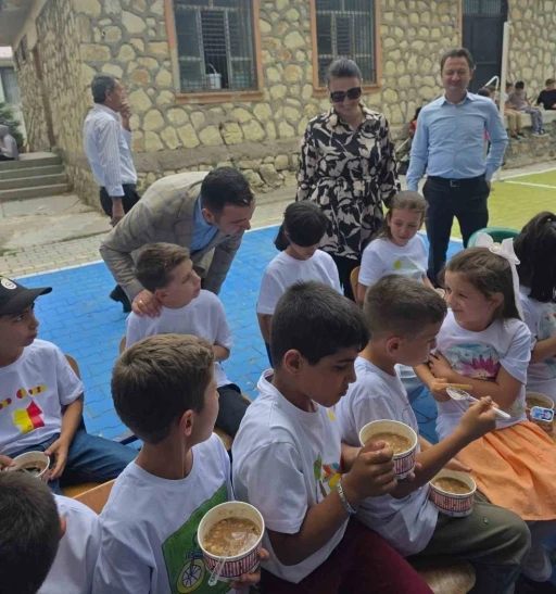 Kaymakam Algın, Karaburun&rsquo;da aşure etkinliğine katıldı
