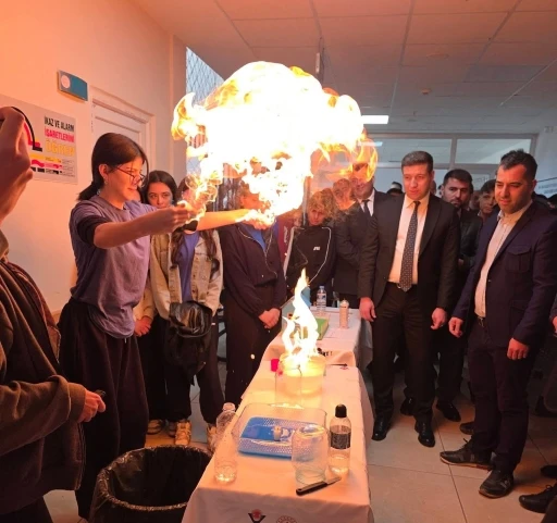 Kaymakam Algın &ouml;ğrencilerin bilimsel etkinliğine katıldı
