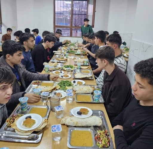 Kaymakam Algın, &ouml;ğrencilerle iftar programında buluştu
