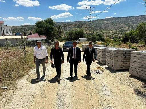 Kaymakam Aslan, deprem konutlarında incelemelerde bulundu
