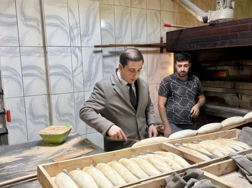 Kaymakam Başar fırında ekmek pişirip, &ccedil;ay ocağında kahve hazırladı
