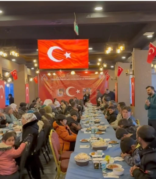 Kaymakam Bulut, yetim ve &ouml;ks&uuml;z &ccedil;ocuklarla iftarda buluştu
