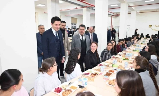 Kaymakam &Ccedil;akır, fen lisesi &ouml;ğrencileriyle iftarda buluştu
