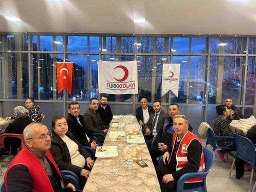 Kaymakam Dalak kurum amirleriyle Kızılay&rsquo;ın iftarında vatandaşlarla buluştu
