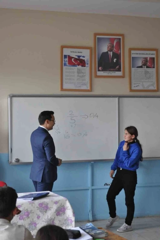 Kaymakam Demirtaş, öğretmen ve öğrencilerle bir araya geldi
