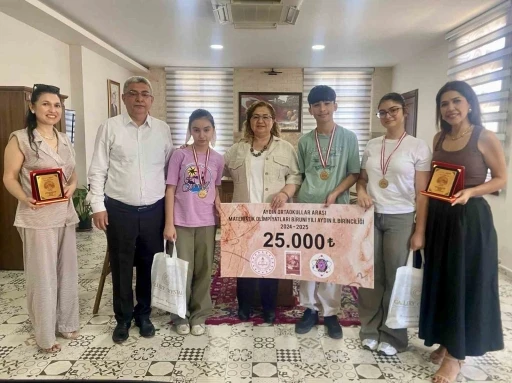 Kaymakam Doğru, il birincisi olan öğrencileri ödüllendirdi
