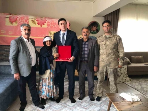 Kaymakam Erdoğan’dan şehit ailesine ziyaret
