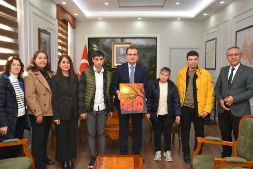 Kaymakam G&uuml;ldoğan, &Ouml;zel Eğitim &ouml;ğrencilerini makamında ağırladı
