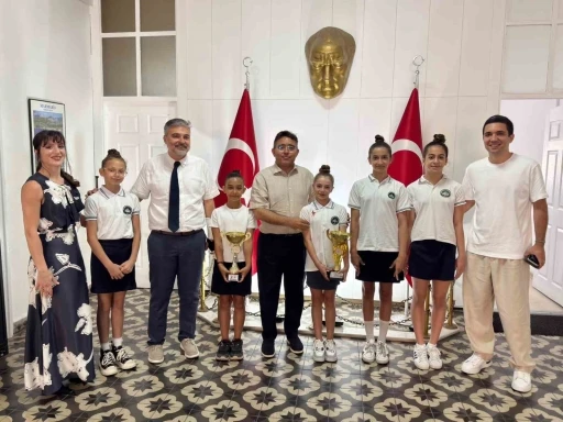 Kaymakam Kaya, Marmaris&rsquo;in şampiyon jimnastik&ccedil;ilerini ağırladı
