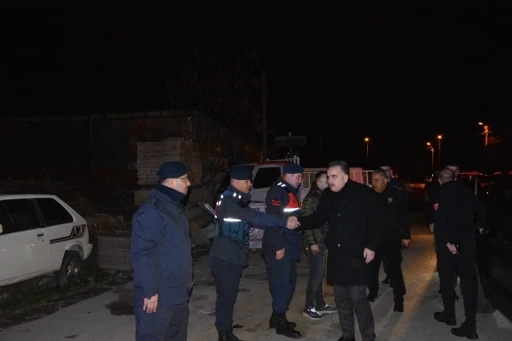 Kaymakam Odabaş yeni yılda g&ouml;rev başındaki personeli yalnız bırakmadı
