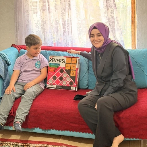 Kaymakam Odabaşı&rsquo;dan &rsquo;&Ccedil;ay Saati&rsquo; konseptiyle &ouml;ğrencilere ev ziyareti
