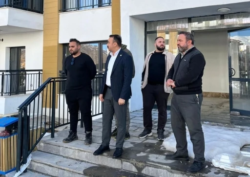 Kaymakam Pelvan deprem konutlarında incelemelerde bulundu
