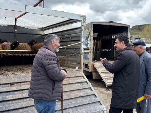 Kaymakam Tutal&rsquo;dan Kurban Pazarı ziyareti
