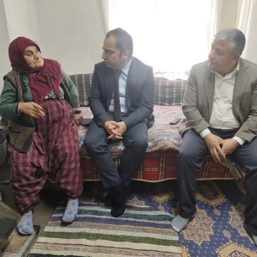 Kaymakam U&ccedil;ar vatandaşlarla bir araya geldi
