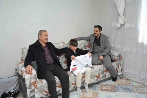 Kaymakam Uzun, T&uuml;rkiye şampiyonunu ziyaret etti
