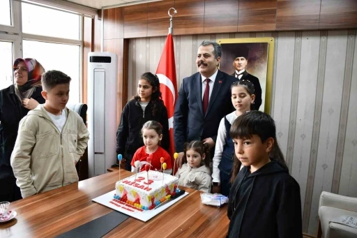 Kaymakamlıktan 23 Nisan&rsquo;da doğan &ccedil;ocuklar i&ccedil;in jest
