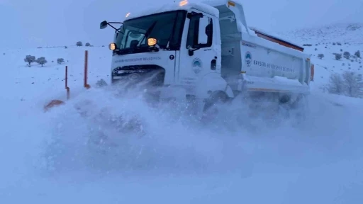 Kayseri B&uuml;y&uuml;kşehir 10 il&ccedil;ede 155 kırsal mahalle yolunu ulaşıma a&ccedil;tı

