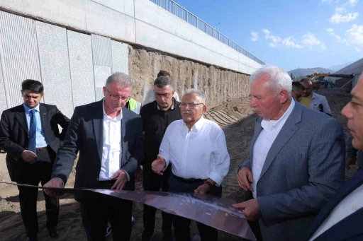 Kayseri B&uuml;y&uuml;kşehir&rsquo;den 1,5 milyar TL&rsquo;lik fen işleri yatırımı

