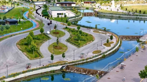 Kayseri &ccedil;i&ccedil;ek bah&ccedil;esine d&ouml;n&uuml;ş&uuml;yor
